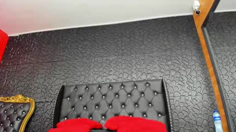 yiyisandoval online show from 09-30-25, 03:17