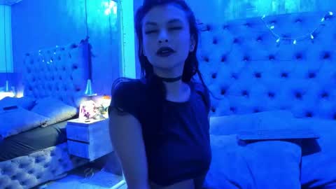 yiyisandoval online show from 11-17-25, 08:47