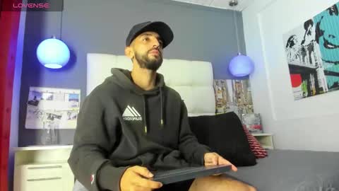 Yiyo online show from 10-15-25, 11:38