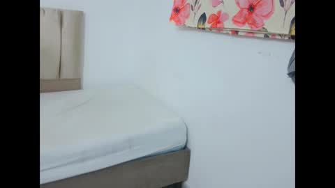 Snapshot of yizz_laan chatting on 02-25-26, 07:18 yizz_laan online show from 02-25-26, 07:18