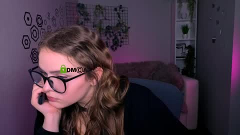 Ylia online show from 04-10-26, 01:16