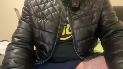 Snapshot of ynholeather chatting on 12-18-25, 02:39 Leather online show from 12-18-25, 02:39