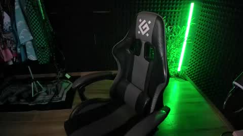 Snapshot of yoi_aji chatting on 10-23-25, 05:51 You can ask my name in pm online show from 10-23-25, 05:51