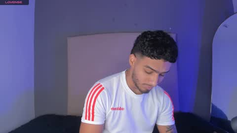 Snapshot of yoi_olimpo chatting on 01-25-25, 01:08 Yoi Olimpo online show from 01-25-25, 01:08