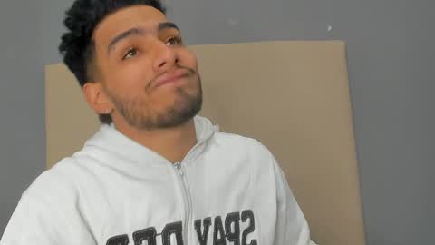 Snapshot of yoi_olimpo chatting on 01-29-25, 12:02 Yoi Olimpo online show from 01-29-25, 12:02