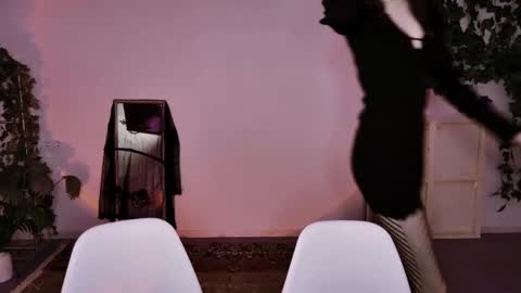 yoka_paradoxxx online show from 10-31-25, 05:30