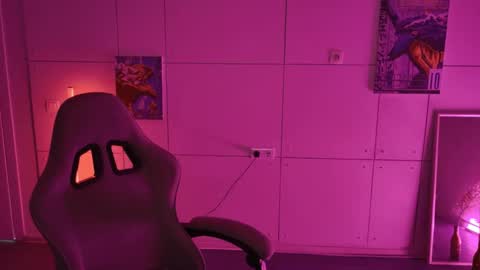 yoka_paradoxxx online show from 12-18-25, 05:24