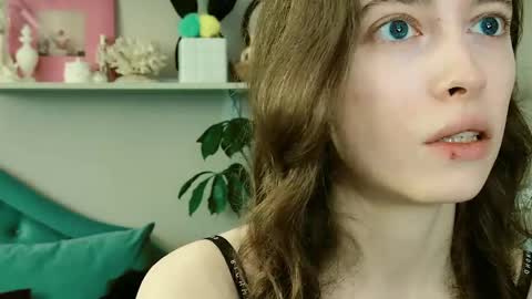 yoka_paradoxxx online show from 05-18-26, 09:15