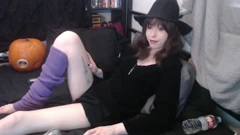 Snapshot of yokaigirl chatting on 10-28-25, 07:16 Yokai Girl online show from 10-28-25, 07:16