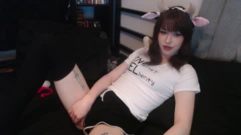 Snapshot of yokaigirl chatting on 11-20-25, 08:52 Yokai Girl online show from 11-20-25, 08:52