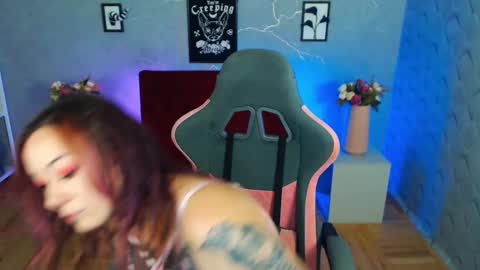 Snapshot of yolandyfoun chatting on 11-06-25, 12:06 Yolandi-Foun online show from 11-06-25, 12:06