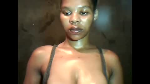 Snapshot of yoncexx25 chatting on 12-23-24, 10:55 amazingkellyxx online show from 12-23-24, 10:55