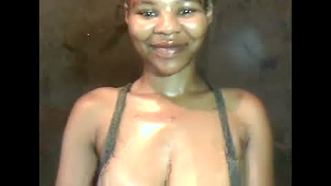 Snapshot of yoncexx25 chatting on 12-28-24, 08:37 amazingkellyxx online show from 12-28-24, 08:37