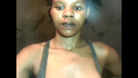 Snapshot of yoncexx25 chatting on 01-01-25, 04:29 amazingkellyxx online show from 01-01-25, 04:29