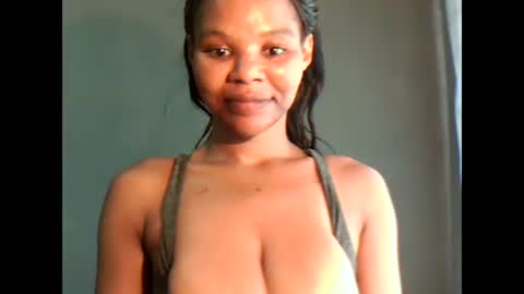 Snapshot of yoncexx25 chatting on 01-18-25, 09:56 amazingkellyxx online show from 01-18-25, 09:56