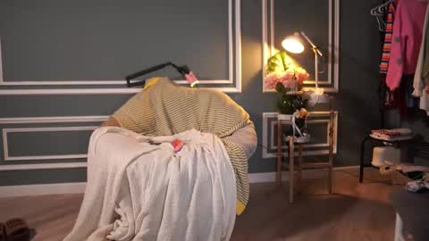 Mika online show from 01-23-25, 01:24