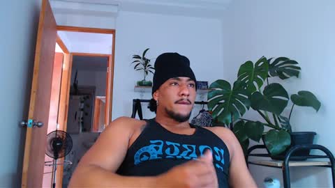 Snapshot of yosoy_enzo2020 chatting on 01-23-25, 06:35 Enzo online show from 01-23-25, 06:35