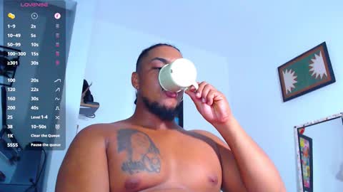 Snapshot of yosoy_enzo2020 chatting on 10-25-25, 02:30 Enzo online show from 10-25-25, 02:30