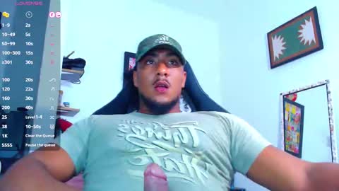 Snapshot of yosoy_enzo2020 chatting on 10-30-25, 03:30 Enzo online show from 10-30-25, 03:30