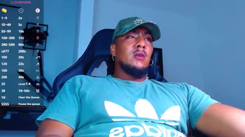 Snapshot of yosoy_enzo2020 chatting on 11-13-25, 04:11 Enzo online show from 11-13-25, 04:11