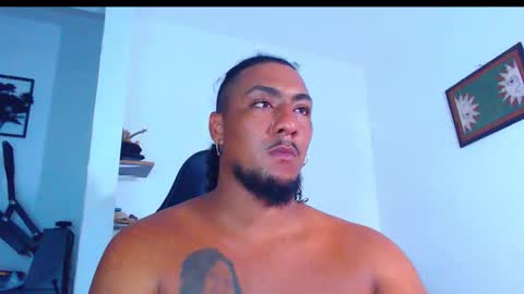 Snapshot of yosoy_enzo2020 chatting on 11-28-25, 02:58 Enzo online show from 11-28-25, 02:58