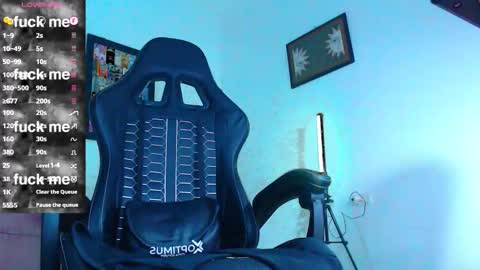 Snapshot of yosoy_enzo2020 chatting on 11-30-25, 05:00 Enzo online show from 11-30-25, 05:00