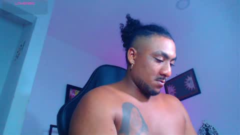 Snapshot of yosoy_enzo2020 chatting on 04-26-26, 01:58 Enzo online show from 04-26-26, 01:58