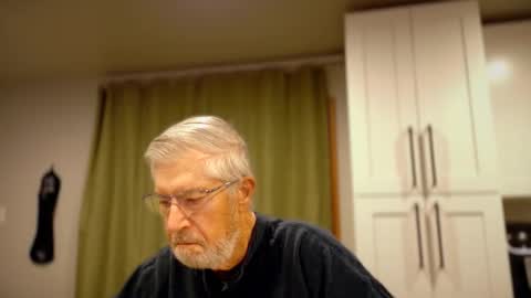 Colorado Guy Straight online show from 10-31-25, 01:01