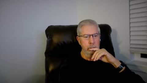 Colorado Guy Straight online show from 12-15-25, 04:28