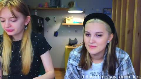 Snapshot of younona chatting on 04-25-26, 04:48 Anna and Luna online show from 04-25-26, 04:48