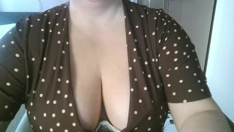 Snapshot of your__maria chatting on 05-09-26, 05:23 Maria Love online show from 05-09-26, 05:23