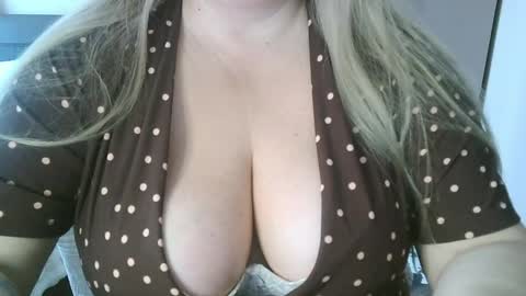 Snapshot of your__maria chatting on 05-17-26, 10:11 Maria Love online show from 05-17-26, 10:11