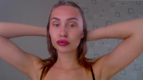 Snapshot of your_ameliaa chatting on 06-01-26, 12:18 Amelia online show from 06-01-26, 12:18