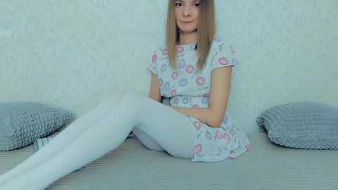 Snapshot of your_caramelka chatting on 01-17-25, 09:28 Lily online show from 01-17-25, 09:28