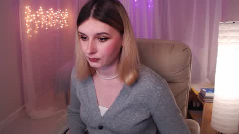 Snapshot of your_freya chatting on 12-28-24, 03:04 Freya online show from 12-28-24, 03:04