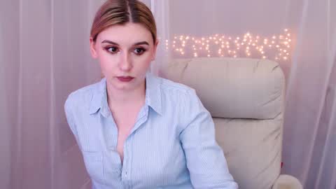 Snapshot of your_freya chatting on 03-02-25, 01:38 Freya online show from 03-02-25, 01:38