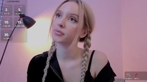 Snapshot of your_fucking_babby chatting on 10-22-25, 09:14 Olivia online show from 10-22-25, 09:14