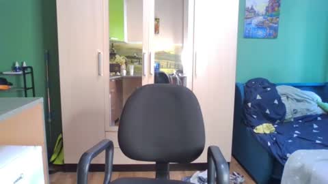 Snapshot of your_honeyy chatting on 06-25-26, 12:09 Mark online show from 06-25-26, 12:09