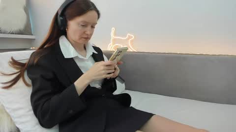 Snapshot of your_librarian chatting on 05-26-26, 12:56 Your Librarian online show from 05-26-26, 12:56