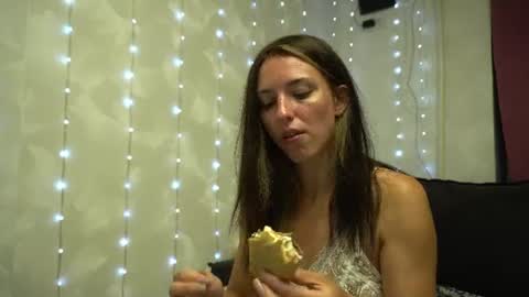 Snapshot of your_little_flexible_girl chatting on 06-27-26, 08:47 Meri online show from 06-27-26, 08:47