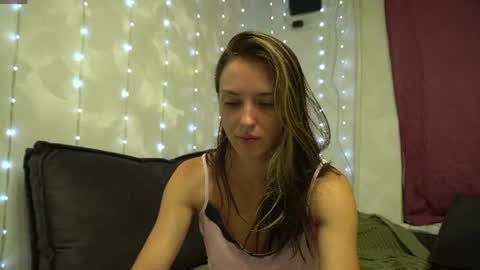 Snapshot of your_little_flexible_girl chatting on 07-19-26, 08:12 Meri online show from 07-19-26, 08:12