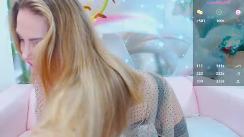 Snapshot of your_milf_lilly chatting on 01-27-25, 07:03 Lilly online show from 01-27-25, 07:03