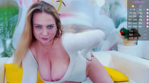 Snapshot of your_milf_lilly chatting on 11-01-25, 08:16 Lilly online show from 11-01-25, 08:16