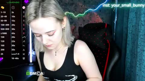 Snapshot of your_small_bunny chatting on 06-07-26, 02:05 Molly online show from 06-07-26, 02:05