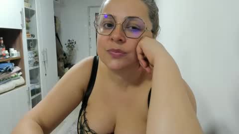 Snapshot of your_victoria chatting on 02-13-25, 06:59 Your Victoria online show from 02-13-25, 06:59