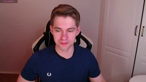 Snapshot of yourbilly chatting on 06-18-26, 02:12 Billy online show from 06-18-26, 02:12