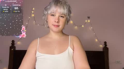 Snapshot of yourbunnymi chatting on 02-15-26, 04:58 Eva online show from 02-15-26, 04:58