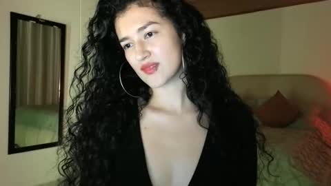 yourdreamgirl2025 online show from 05-25-26, 11:55