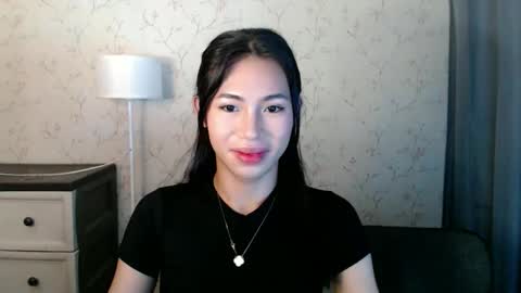 Snapshot of yourdreamgirlgwen chatting on 05-18-26, 06:03 GWENI online show from 05-18-26, 06:03