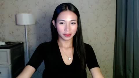 Snapshot of yourdreamgirlgwen chatting on 06-19-26, 07:01 GWENI online show from 06-19-26, 07:01